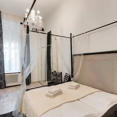 Sweet Dreams At King Street Silver Budapest